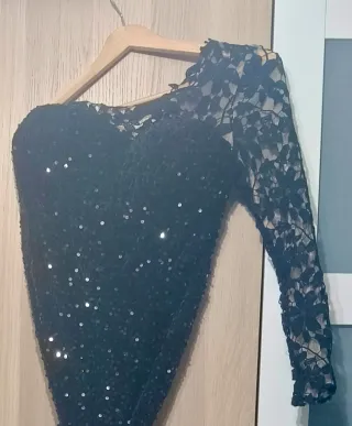 Vestido de fiesta de lentejuelas asimétrico negro