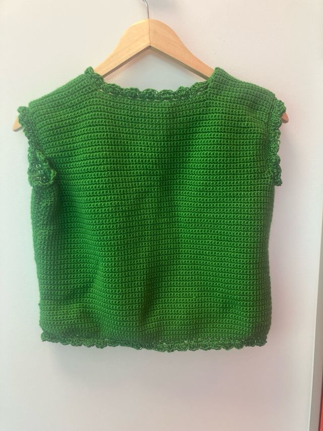 Chaleco verde tejido a mano
