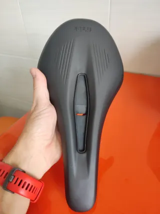 Sillín Fizik Vento Argo carbono