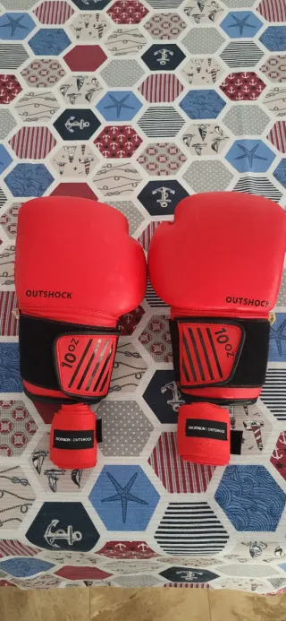 Guantes Boxeo Outshock 10oz + Vendas Rojas