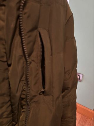 Abrigo de invierno verde con capucha