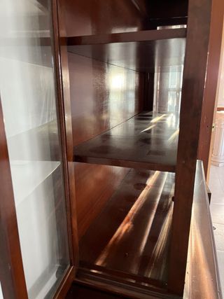 Vitrina francesa de madera y cristal