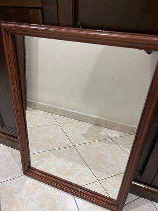 Specchio con cornice in legno