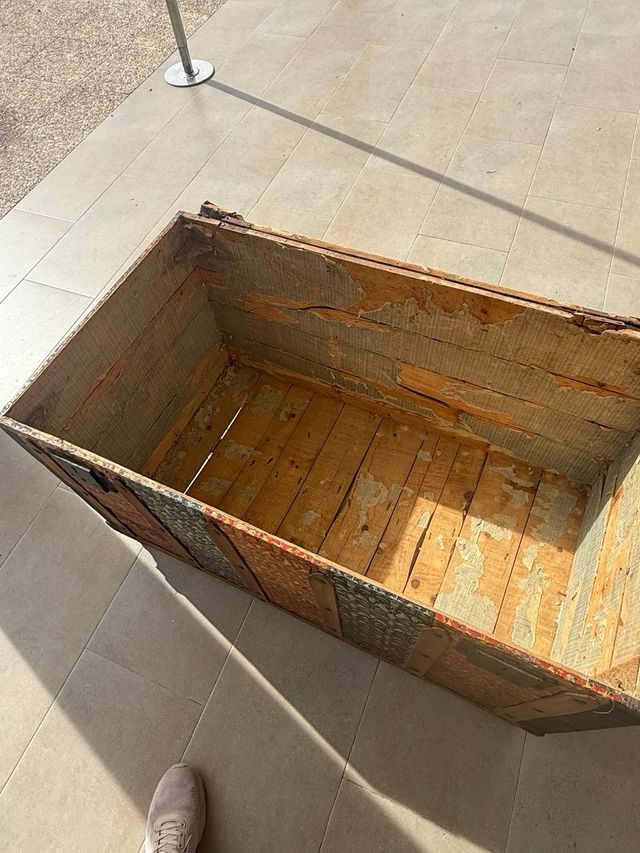 Baúl antiguo decorativo