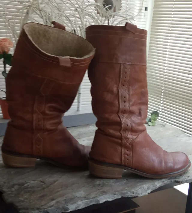 PUUM 
Botas camperas piel talla 40