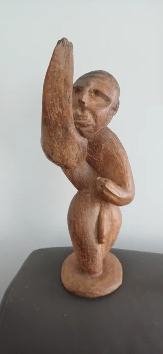 Torso masculino madeira S. Tomé e Príncipe erótico