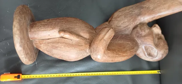 Torso masculino madeira S. Tomé e Príncipe erótico