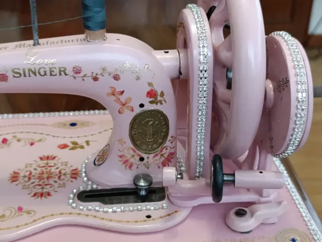 Máquina de coser Singer antigua 1884.