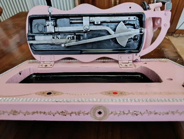 Máquina de coser Singer antigua 1884.