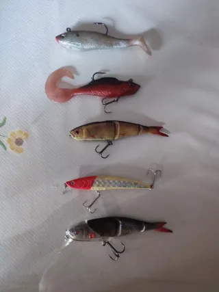 Lote 5 señuelos pesca variados