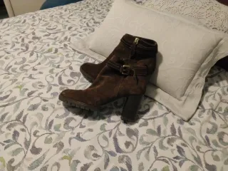 Botines de ante marrones