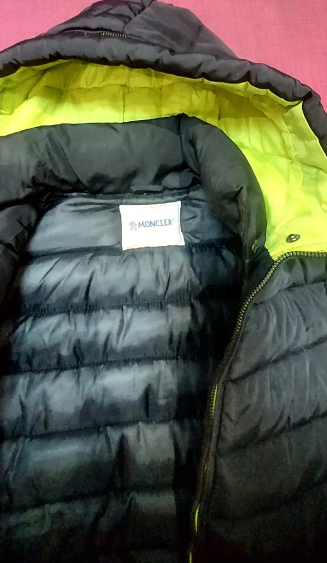 Plumífero Moncler Negro con Capucha 100%poliester