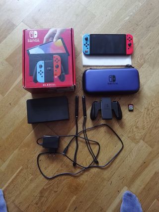 Nintendo Switch OLED blu/rosso