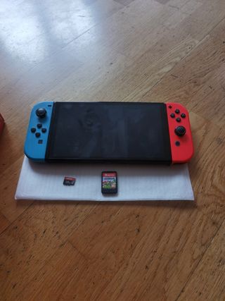 Nintendo Switch OLED blu/rosso