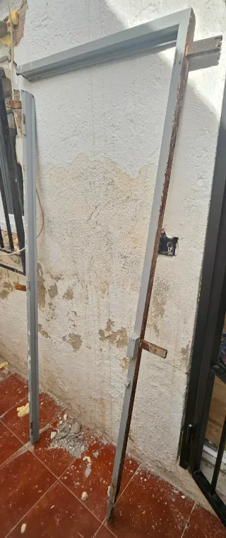 Regalo Puerta de hierro con reja y cristal