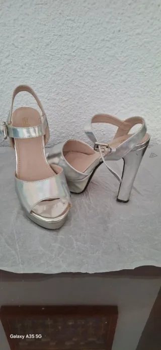 Tacones de fiesta plateados