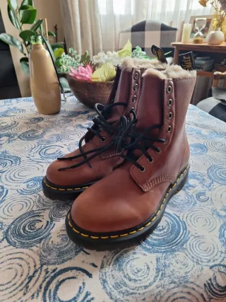 Stivali Dr. Martens taglia 37 marroni. INEDITO