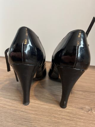 Zapatos de tacón charol Redherring