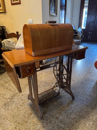 Máquina de coser Singer antigua