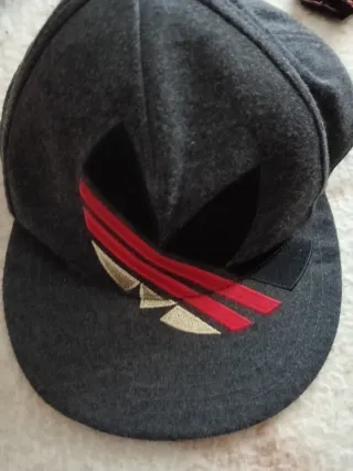 Cappello visiera Adidas grigio e rosso taglia L