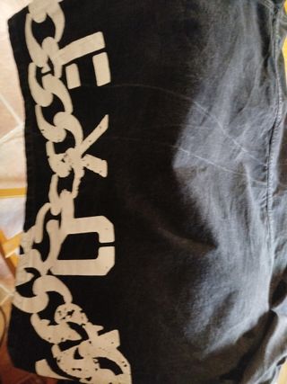 Cazadora vaquera negra con capucha