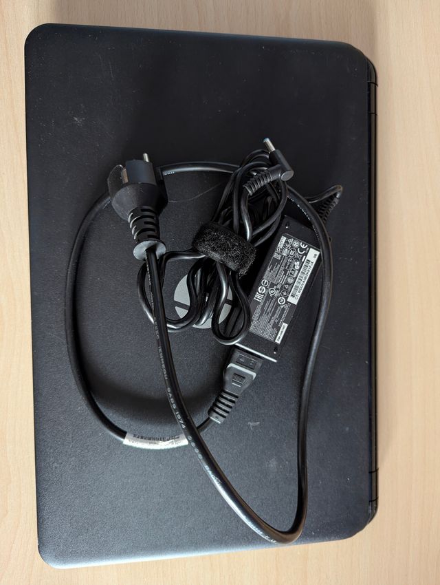 Laptop HP 250 G3 with charger