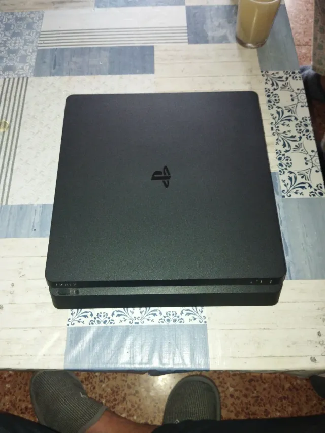 Consola PS4 Slim Sony Negra 500GB