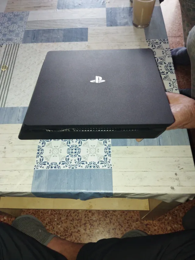Consola PS4 Slim Sony Negra 500GB