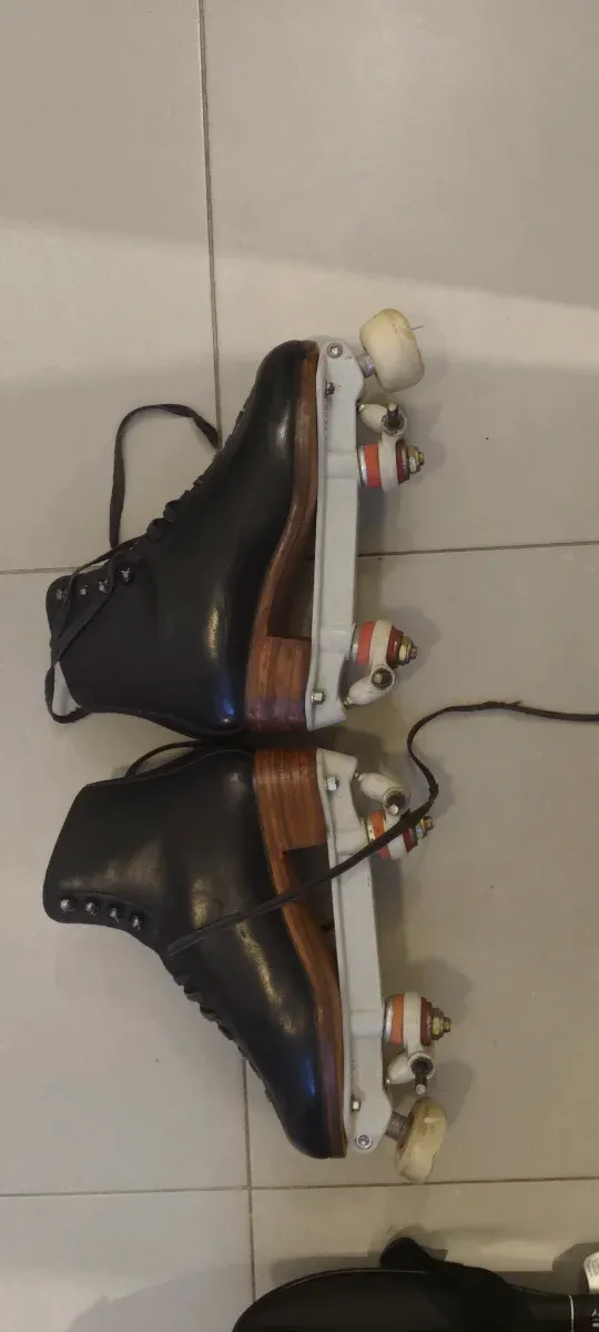 Patines profesionales de cuero negro