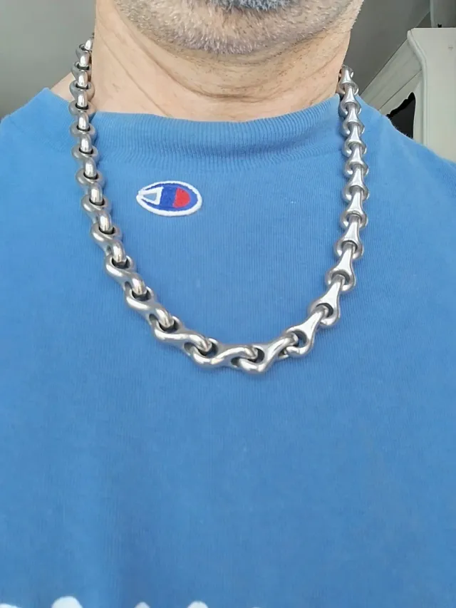 Collar de acero macizo con eslabones originales