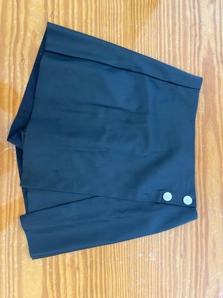 Falda pantalón cuero sintético