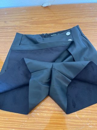 Falda pantalón cuero sintético