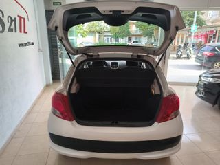 Peugeot 207 1400 75Cv año 2011 MUY BUEN ESTADO.