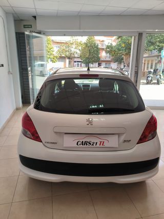 Peugeot 207 1400 75Cv año 2011 MUY BUEN ESTADO.