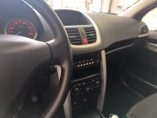 Peugeot 207 1400 75Cv año 2011 MUY BUEN ESTADO.