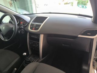 Peugeot 207 1400 75Cv año 2011 MUY BUEN ESTADO.