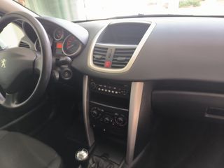 Peugeot 207 1400 75Cv año 2011 MUY BUEN ESTADO.