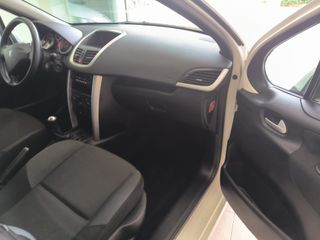 Peugeot 207 1400 75Cv año 2011 MUY BUEN ESTADO.