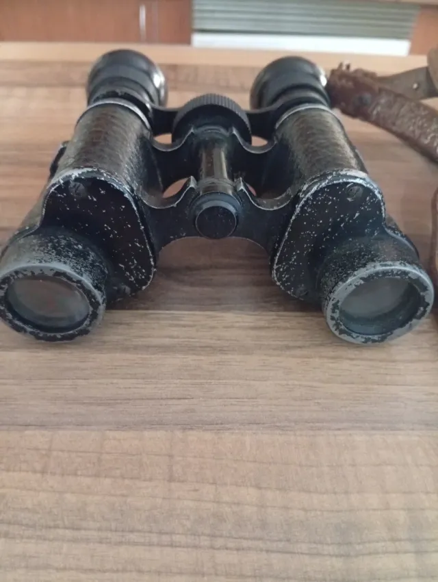 Prismáticos antiguos negros