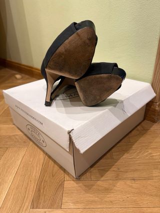 Zapatos de tacón Bershka negros peep toe