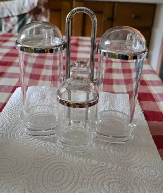 Set Olio/Aceto Vetro e Metallo. Nuovo. Mai usato.