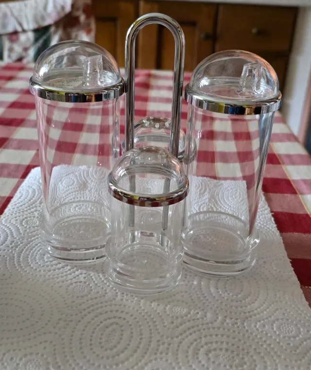 Set Olio/Aceto Vetro e Metallo. Nuovo. Mai usato.