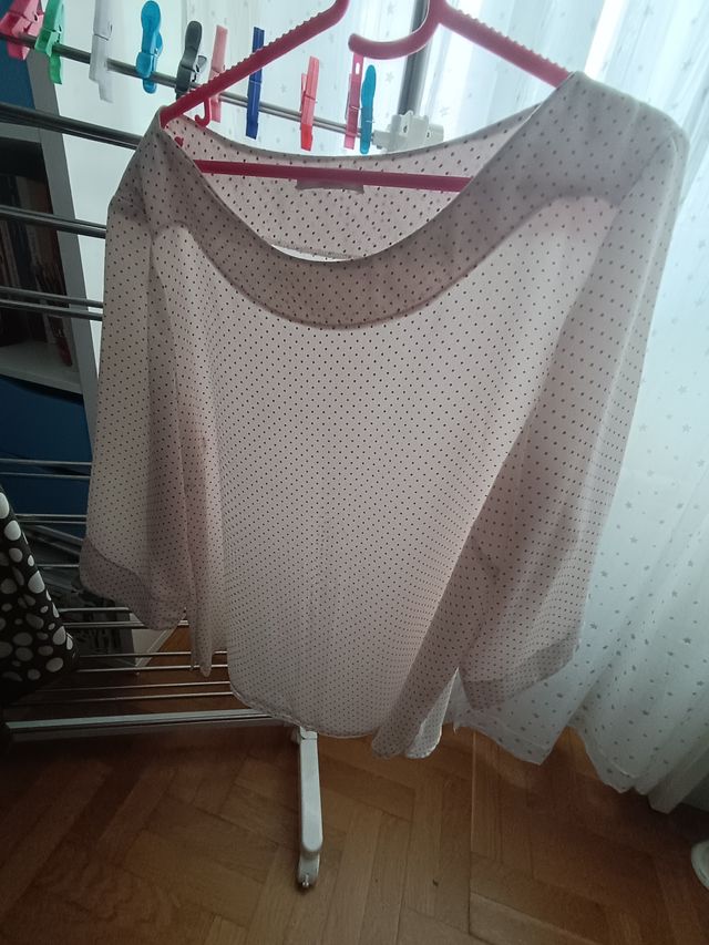 Camisa de lunares sin botones con mangas 3/4