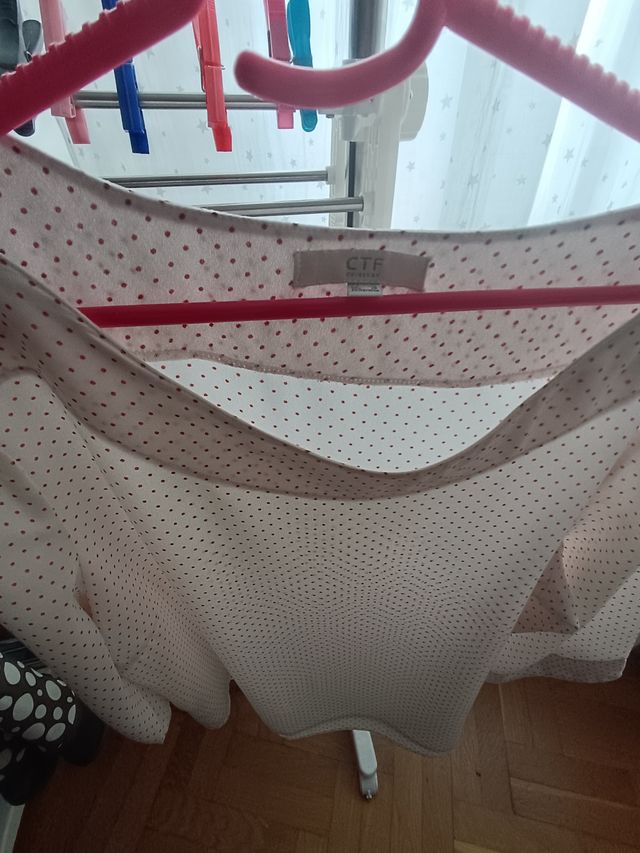 Camisa de lunares sin botones con mangas 3/4