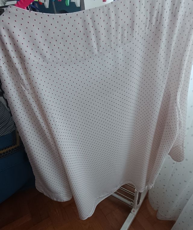 Camisa de lunares sin botones con mangas 3/4