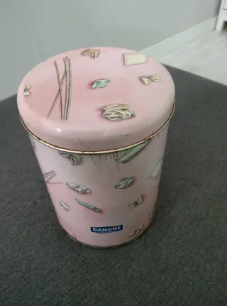 Bote metálico Danone 9x13 cm