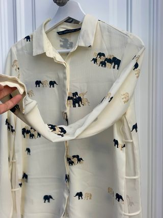 Camisa Zara Estampado Elefantes Beige y Negro