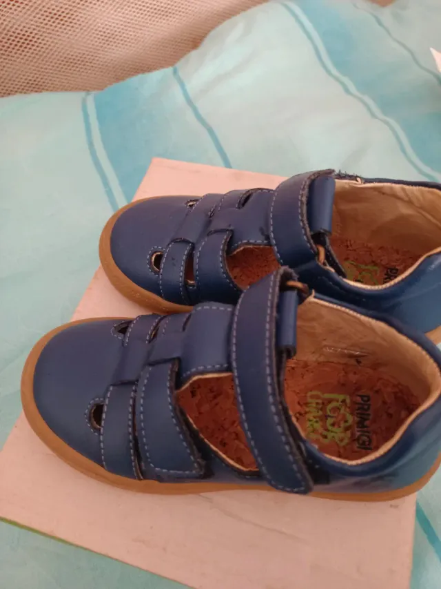Sandalias niño piel azul cerradas