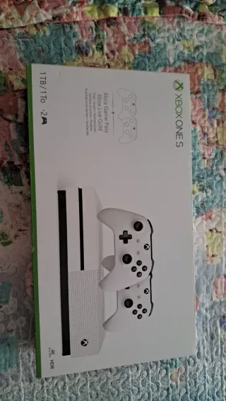 CONSOLA XBOX ONE S 1TB 2 MANDOS COMO NUEVA