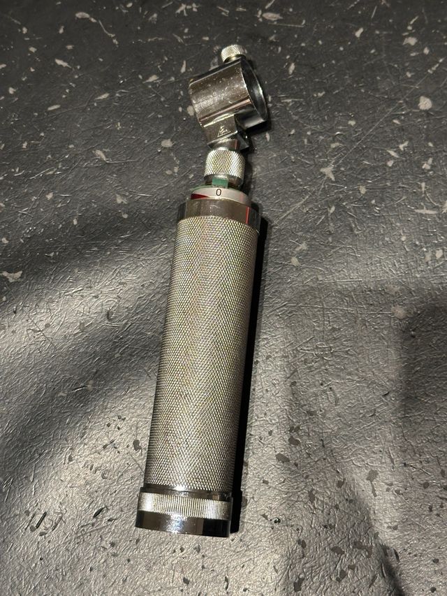 Jeringa antigua instrumental médico